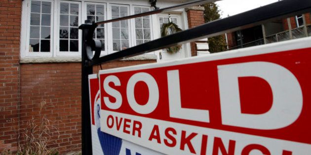 A sold sign is displayed in front of a home in Toronto December 15, 2009. A red-hot housing market fueled by cheap money has helped Canada climb out of recession, but fears are growing that it could be a bubble much like the one that brought the United States to its knees. Picture taken December 15, 2009. To match ANALYSIS CANADA-HOUSING/ REUTERS/Mike Cassese (CANADA - Tags: BUSINESS POLITICS)