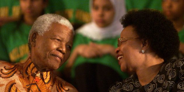 TORONTO, ON - NOVEMBER 17: Nelson Mandela and his wife Graca Machel at the renaming of Park Public School to Nelson Mandela Park Public School in Toronto, November 17, 2001 (Steve Russell/Toronto Star via Getty Images)