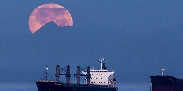 Supermoon 2014 Rises Over B.C. (PHOTOS) | HuffPost British Columbia