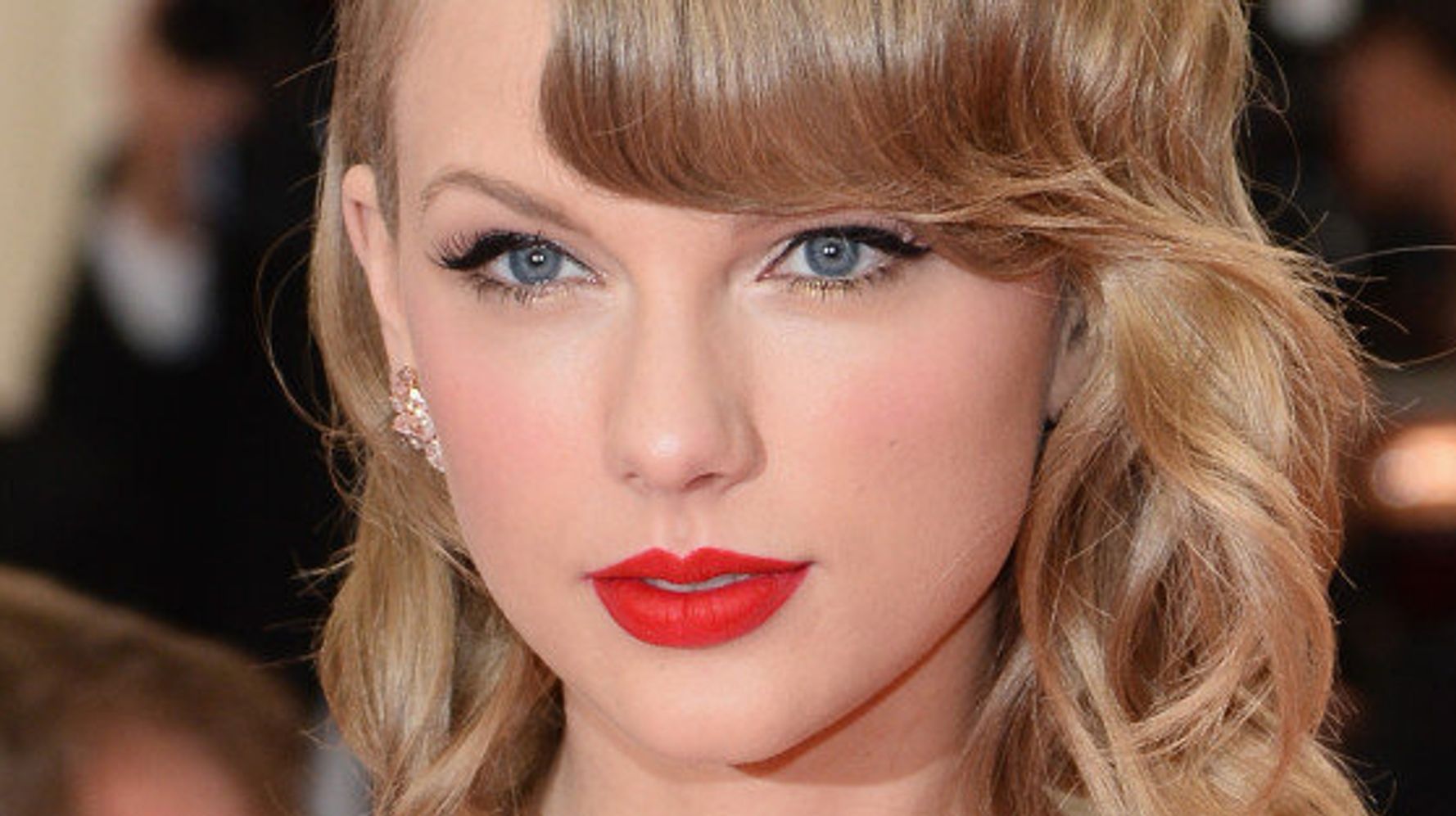 Taylor Swift Without Makeup (And With A Kitten) Is Super Cute