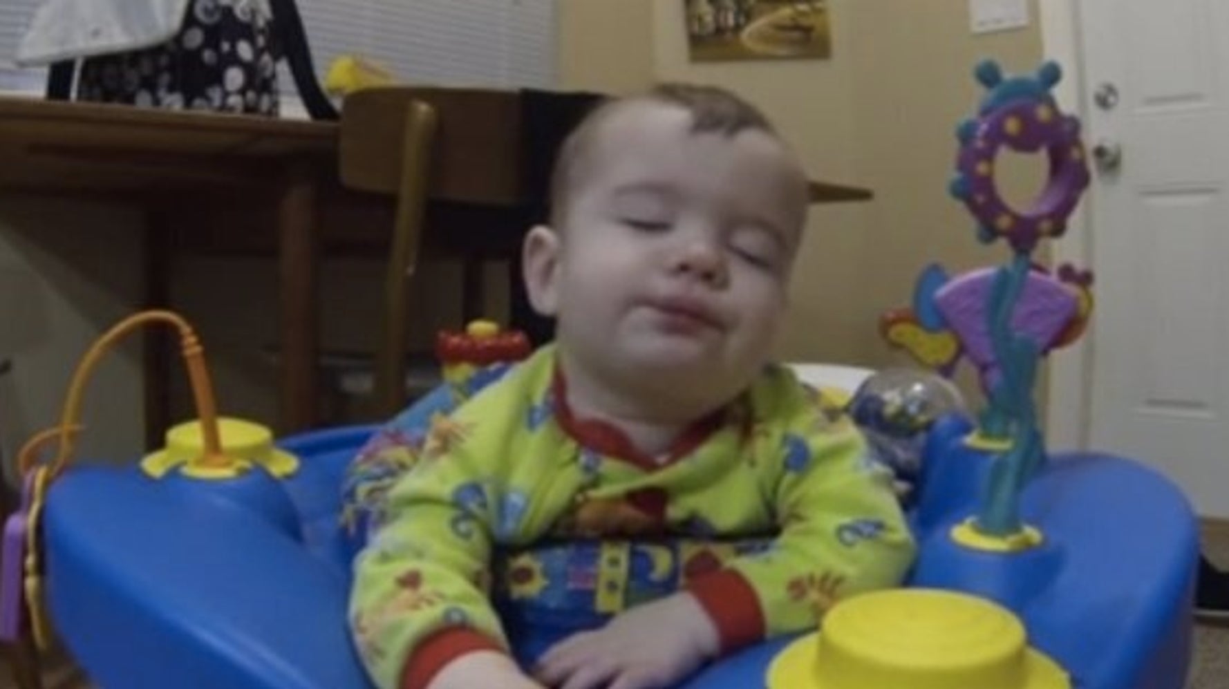 Baby Falls Asleep Jumping In Exersaucer (VIDEO) HuffPost Canada
