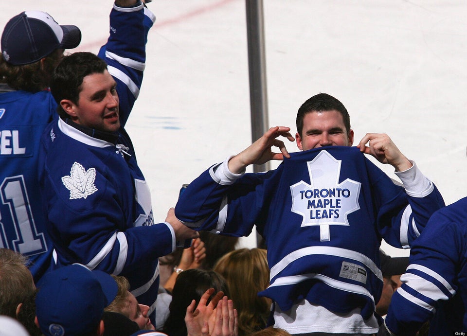 toronto-marlies-goalie-drew-macintyre-s-unbelievable-save-video