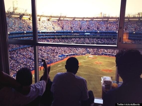 23 Signs You Re At A Toronto Blue Jays Game Huffpost Null