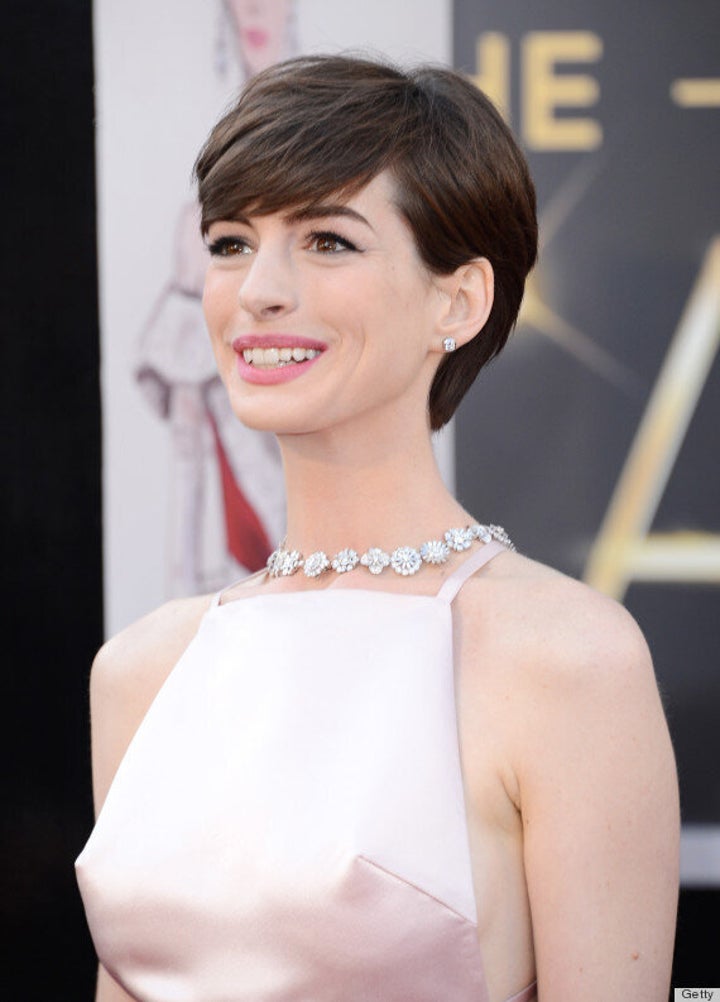 Anne Hathaway s Nipples Make An Oscars Appearance HuffPost Style Anne Hathaway s Nipples Make An Oscars Appearance HuffPost Style