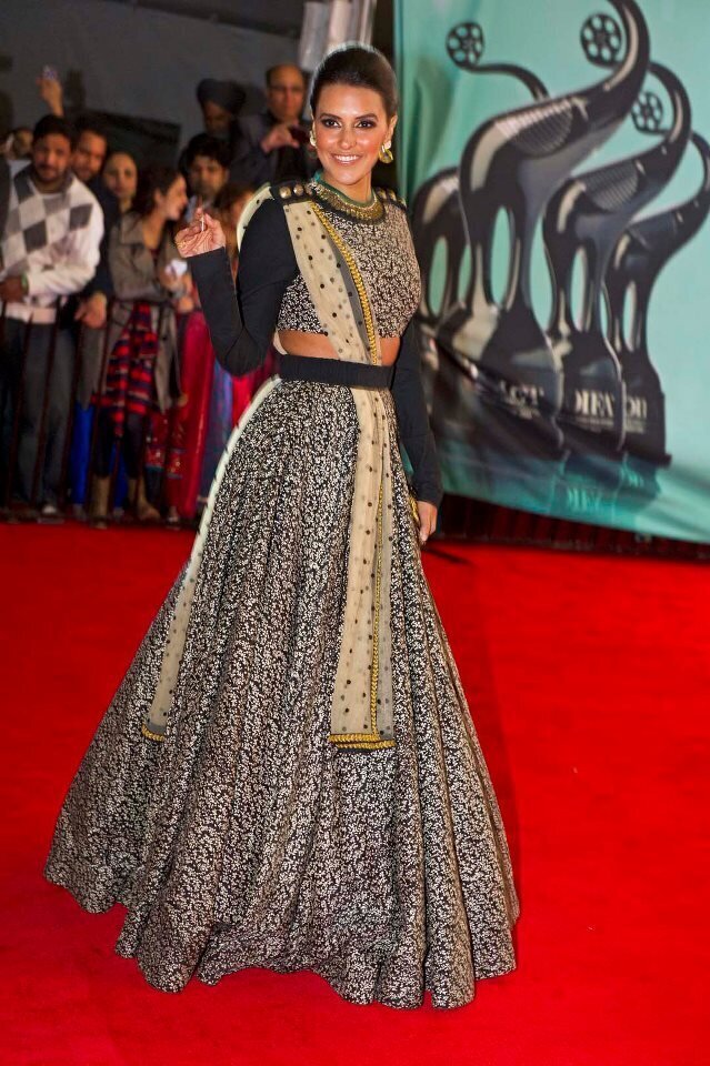 bollywood red carpet dresses