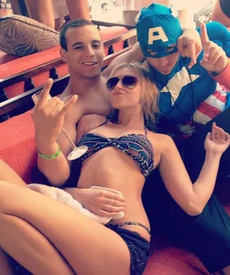 Meet 'Grown Ups 2′ Hot Bikini Girl, Paulina Gretzky