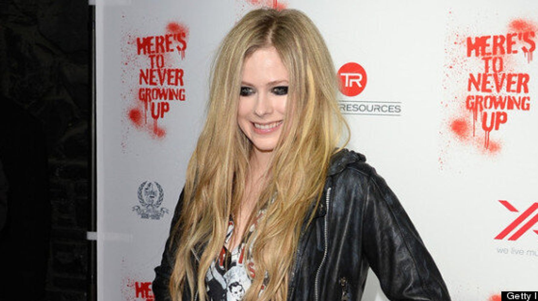 SINGLE PREMIERE: Avril Lavigne – “Here's To Never Growing Up” (+