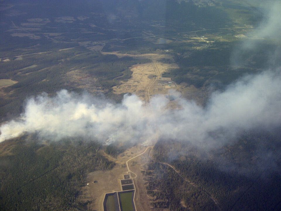 A 75-hectare fire burns west of Nordegg, Alberta on May 9, 2013.