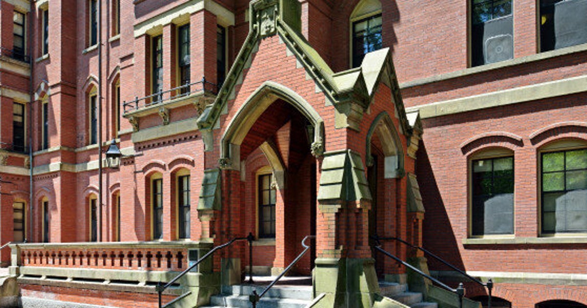 should-canadians-go-to-u-s-universities-huffpost-news