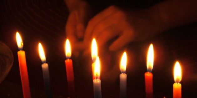 description 1 Light holdings of Hanukkah 1 הדלקת נירות של חנוכה | date 2007-12-11 | source | author Chenspec | permission | other_versions ...