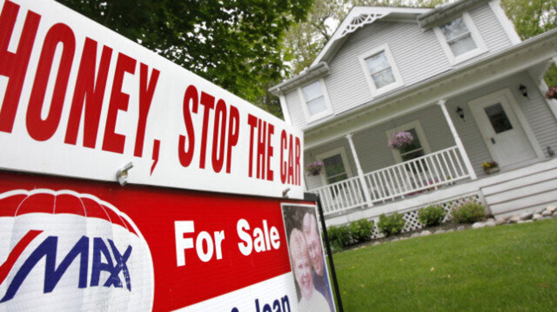 Mortgages in Canada Debt Crisis Could Keep Mortgage Rates Low HuffPost Canada Business