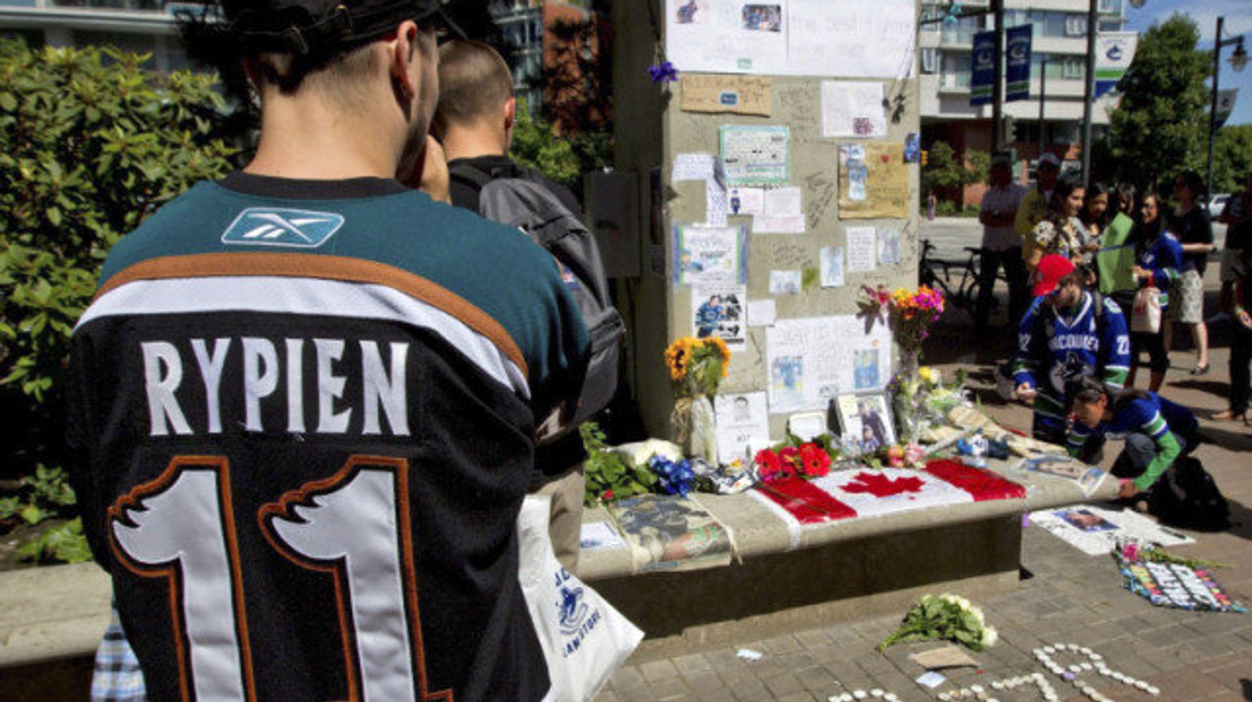Funeral for Rypien attracts close to 1000 people