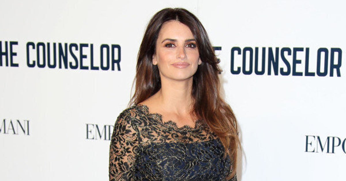 Penelope Cruz Makes Stunning Post Baby Return To The Red Carpet