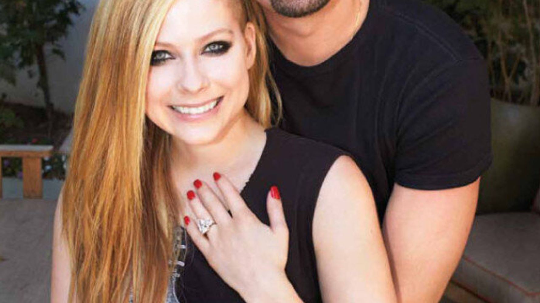 Avril Lavigne Engagement Photos Singer Shows Off Huge Ring In Hello Canada Magazine Spread 