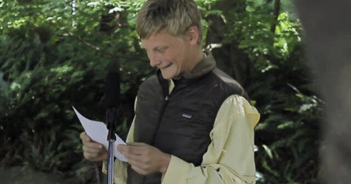 Vancouver On Craigslist Pedestrians Read Hilarious Craigslist Ads Out