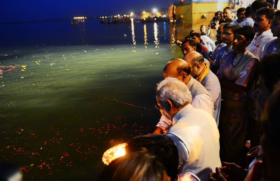 Indian prime minister-elect Narendra Modi performs the "Ganga Puja" in Varanasi on May 17, 2014. 