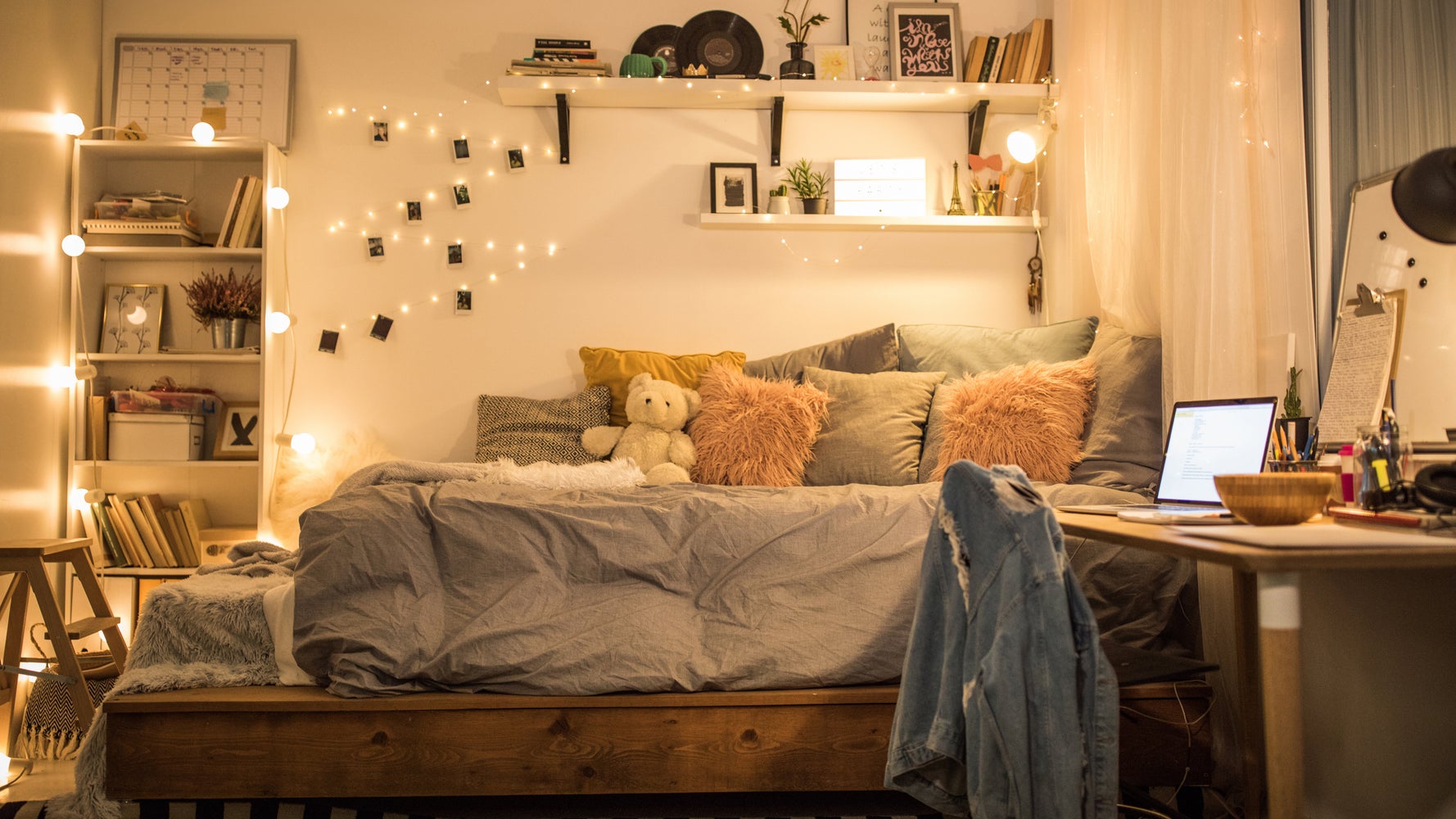 How To Make A Small Bedroom Look Bigger, According To Experts