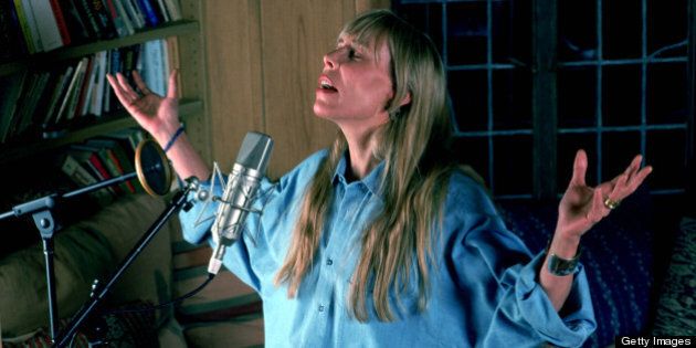 US singer Joni Mitchell photographed recording at home in 1989. (Photo by Anthony Cake/Photoshot/Getty Images)