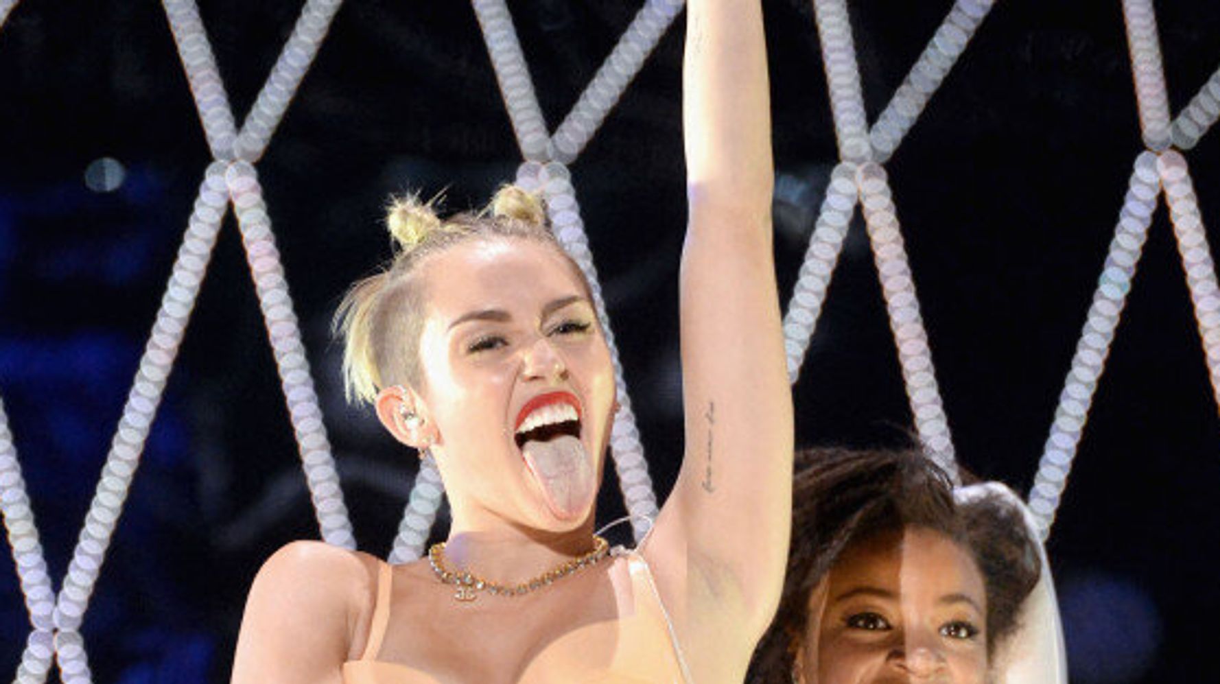 stop-telling-miley-s-black-backup-dancers-to-feel-offended-huffpost-news