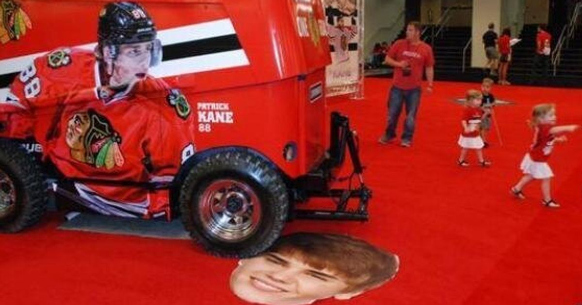 Blackhawks call out Bieber for stepping on logo