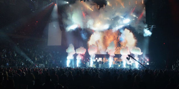 NEW YORK, NY - DECEMBER 12: A general view of atmosphere at '12-12-12' a concert benefiting The Robin Hood Relief Fund to aid the victims of Hurricane Sandy presented by Clear Channel Media & Entertainment, The Madison Square Garden Company and The Weinstein Company at Madison Square Garden on December 12, 2012 in New York City. (Photo by Larry Busacca/Getty Images for Clear Channel)