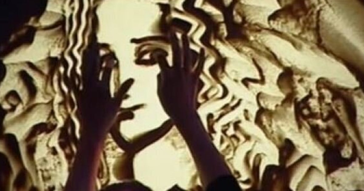 Ukraine's Got Talent: Kseniya Simonova's Sand-Art Recounts Wartime Brutality (VIDEO) | HuffPost News Ukraine's Got Talent: Kseniya Simonova's Sand-Art Recounts Wartime Brutality (VIDEO) | HuffPost News