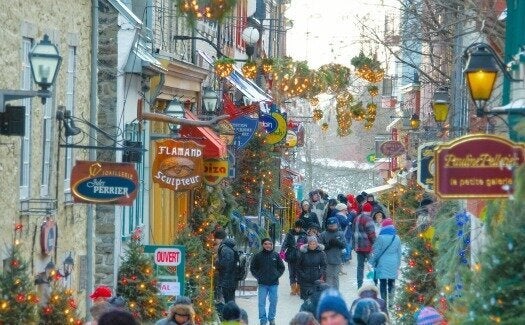 The Best Places In Canada For A New Year&#039;s Eve Kiss | HuffPost Canada