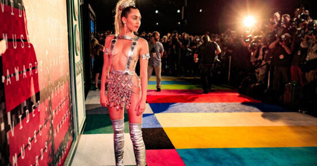 The Biggest Wtf Moments Of The Mtv Vmas Huffpost News 8813