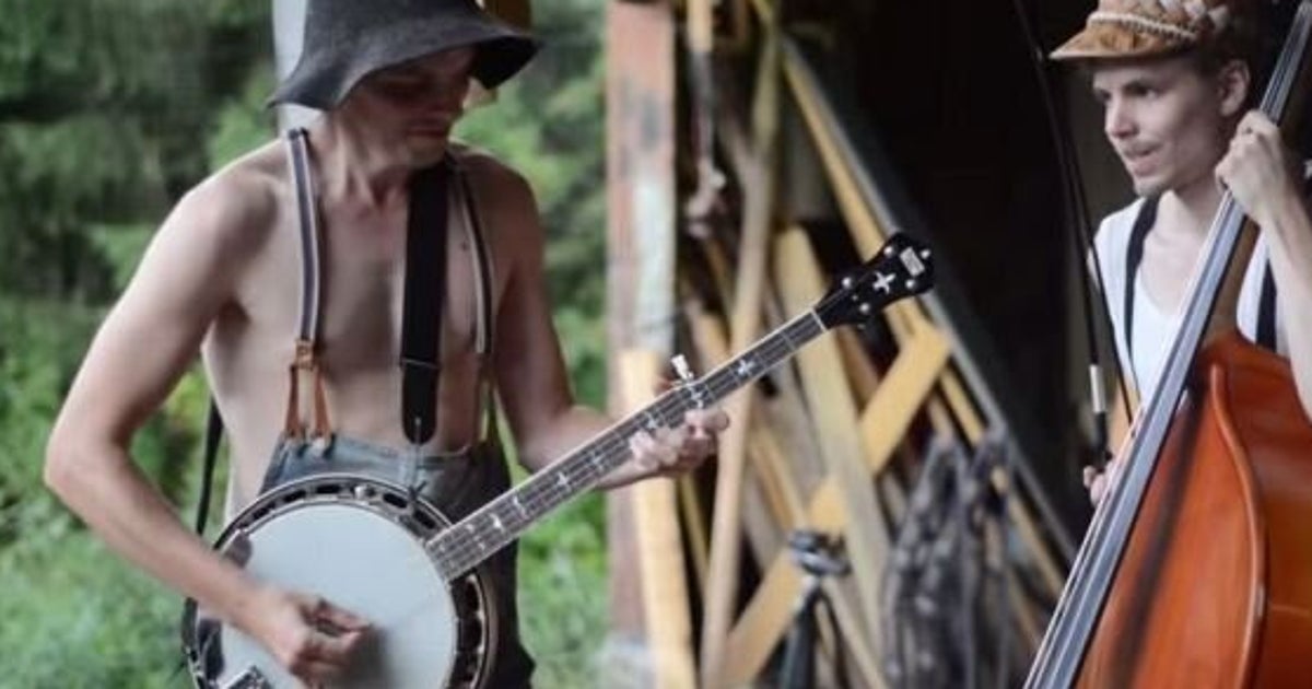 AC/DC's 'Thunderstruck' On Bluegrass: Finnish Band Steve'n'Seagulls ...