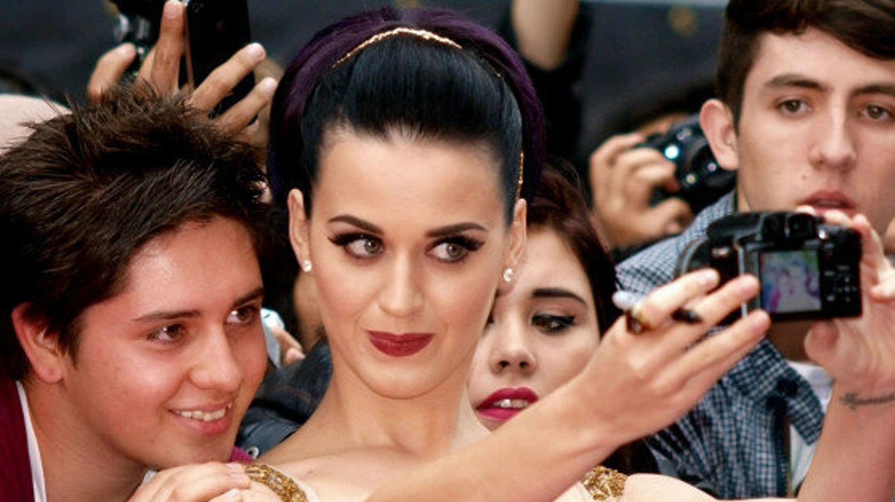 celebrities-with-fake-twitter-followers-secret-societies-of-hollywood