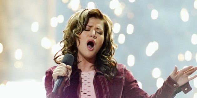 American Idol winner Kelly Clarkson sings after winning the contest at the Kodak Theatre in Hollywood, Ca., Sept. 4, 2002. (photo by Kevin Winter/ImageDirect)