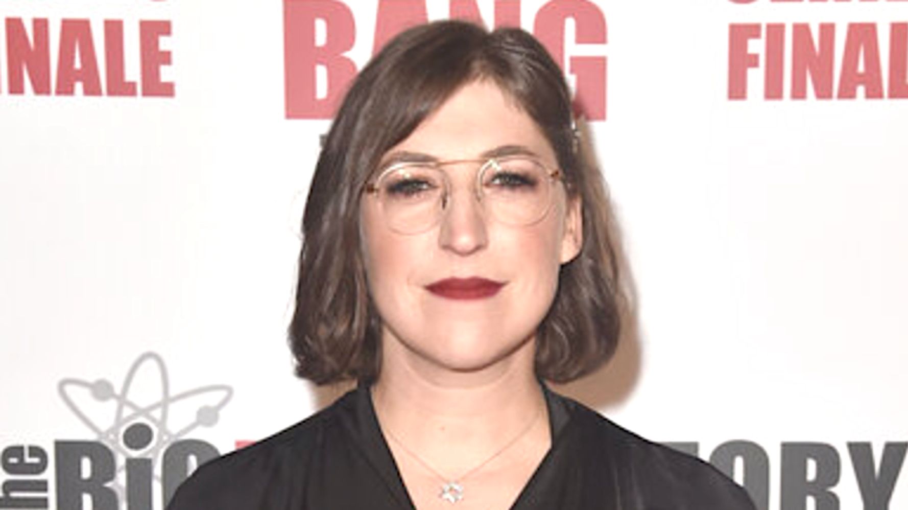 Mayim Bialik Shuts Down Troll Commenting On Her Breasts | HuffPost  Entertainment