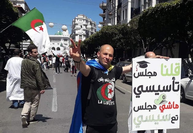 Messaoud Leftissi, est poursuivi par le tribunal de Skikda pour incitation à attroupement armé 5cdb26fa2100005800d0c55b