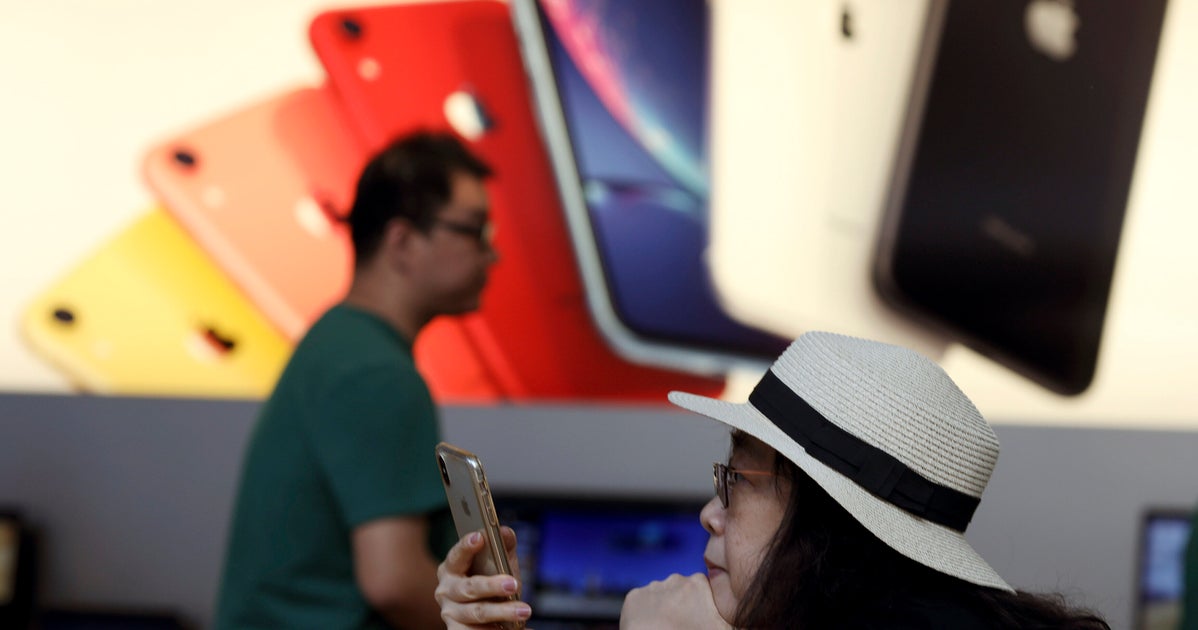 Фото не влияет айфон. Влияет айфон. Самый первый покупатель айфона. Старый айфон. Ap iphone.