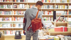 飲み会の帰りはラーメン屋ではなく「書店」に立ち寄る