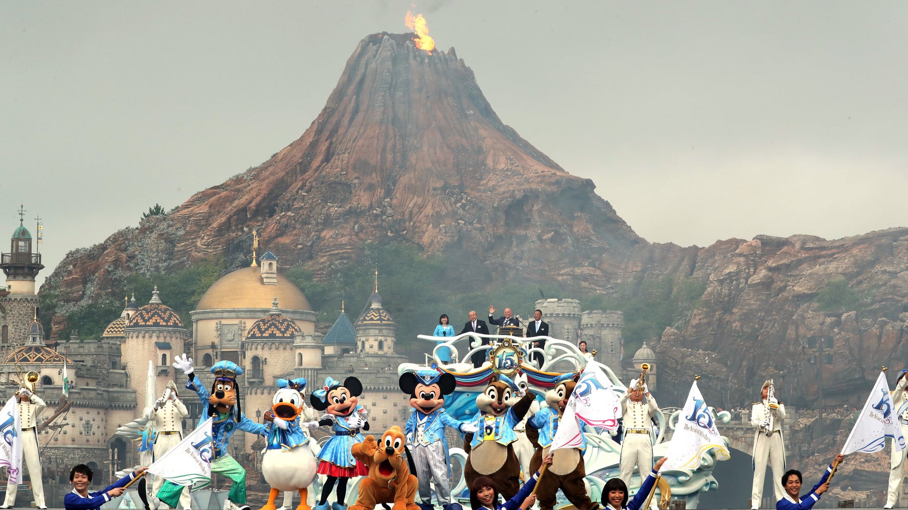東京ディズニーシーの ビックバンドビート 2階席からの落下物で鑑賞客が怪我 過去にも例がないほどレアなケース ハフポスト 東京ディズニーシーの ビックバンドビート 2階席からの落下物で鑑賞客が怪我 過去にも例がないほどレアなケース ハフポスト