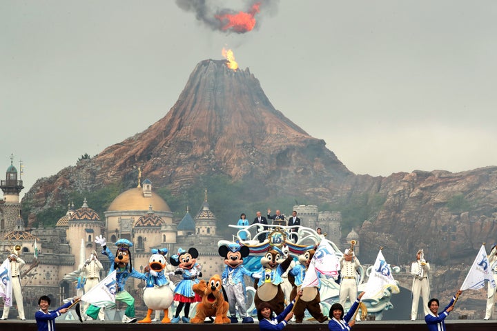 東京ディズニーシーの ビックバンドビート 2階席からの落下物で鑑賞客が怪我 過去にも例がないほどレアなケース ハフポスト News 東京ディズニーシーの ビックバンドビート 2階席からの落下物で鑑賞客が怪我 過去にも例がないほどレアなケース ハフポスト News