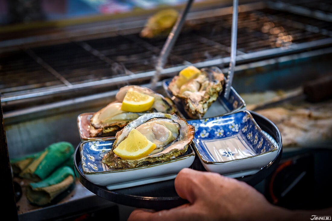 廣島美食牡蠣和檸檬