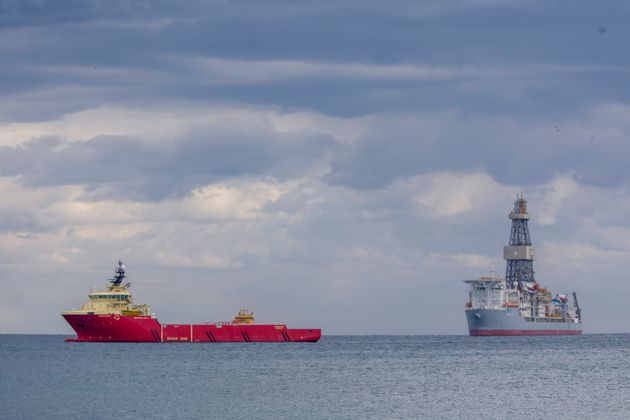 Πλωτό γεωτρύπανο και συνοδευτικό σκάφος από την έρευνα της Exxon, στην κυπριακή ΑΟΖ. Φεβρουάριος 2019.