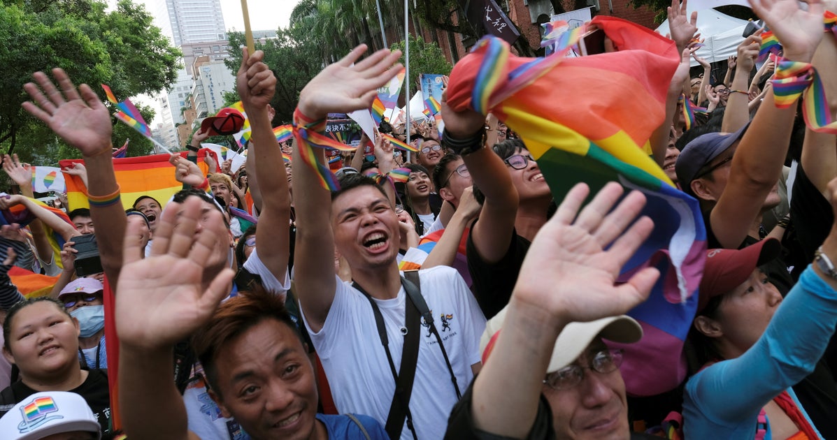 産経・FNN合同世論調査】LGBT法案、同性婚法制化…自民