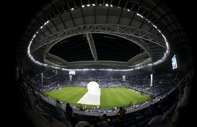 Inauguration au Qatar  du premier stade construit pour le 