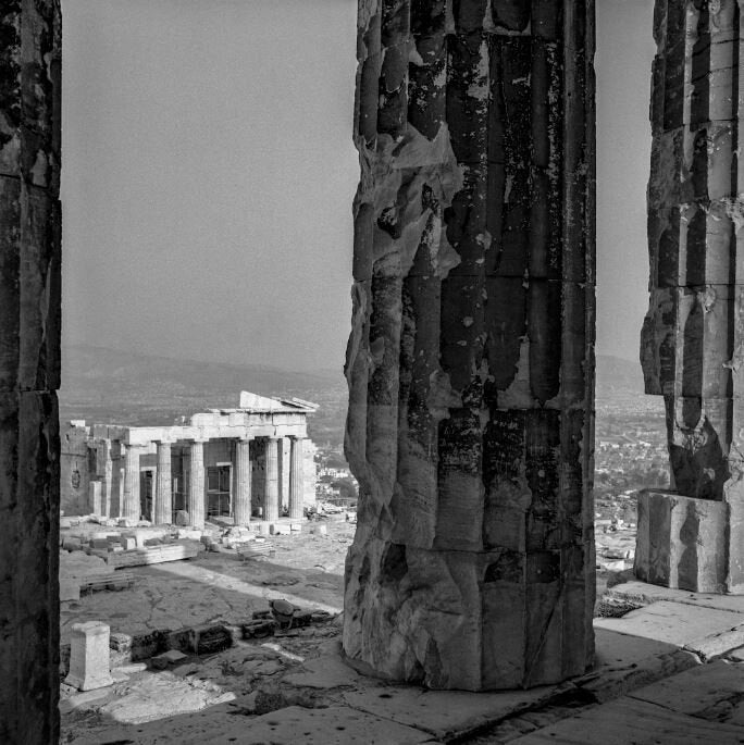 Τα Προπύλαια από τον Παρθενώνα τις πρωινές ώρες