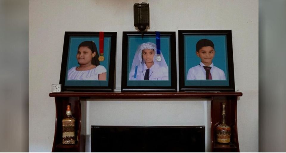 «Ακόμα περιμένω τα παιδιά μου να γυρίσουν πίσω». Η Σρι Λάνκα ένα μήνα μετά τις αιματηρές
