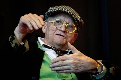 ステンレス製のウサギの彫刻、100億円で落札される。存命の作家作品で