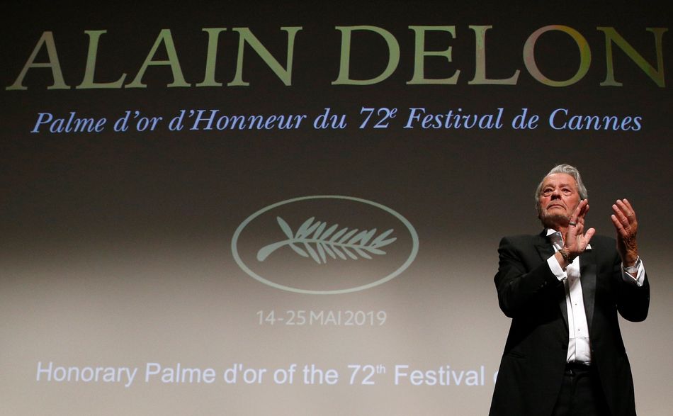Η βράβευση του Αλέν Ντελόν στο Φεστιβάλ Κινηματογράφου Καννών