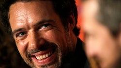 Nicolas Bedos et Jean Dujardin partagent de nouvelles photos du tournage d’“OSS