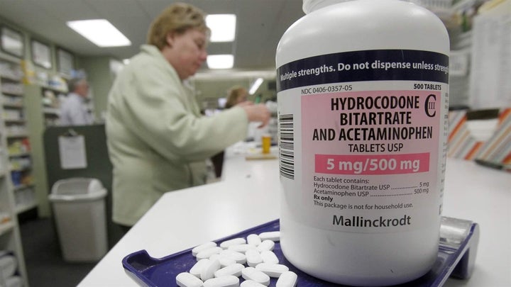 Amid an epidemic of addiction and overdose deaths tied to Oxycontin, Vicodin and other powerful opioid painkillers, federal a