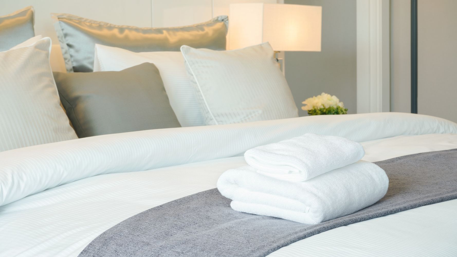 20 Tricks You Can Use To Score A Cheap Hotel Room Huffpost