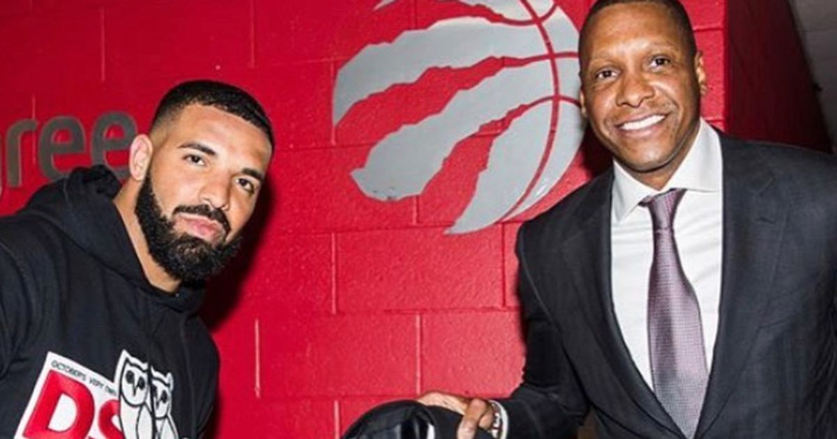 PHOTO: Drake has a Vince Carter Raptors jersey lining in his jacket 