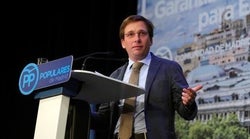 Cachondeo por cómo ha llegado Martínez-Almeida al debate de